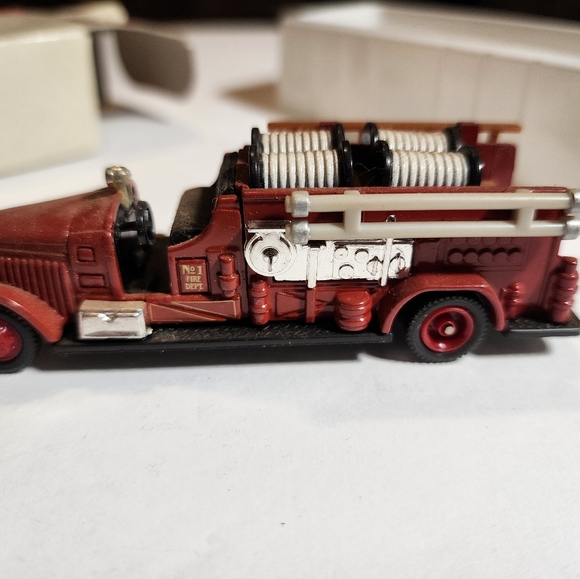 1999 and 2001 Collectors The Readers Digest 1924 Buffalo Firetruck - Picture 8 of 8